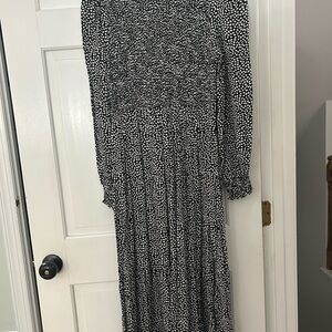 Black and White Printed Long Sleeve Maxi Dress